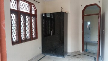 Room in 3 BHK Builder Floor at Vaishali Sector 2 – for Rent