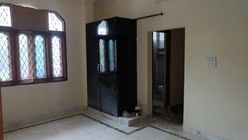 Room in 3 BHK Builder Floor at Vaishali Sector 2 – for Rent