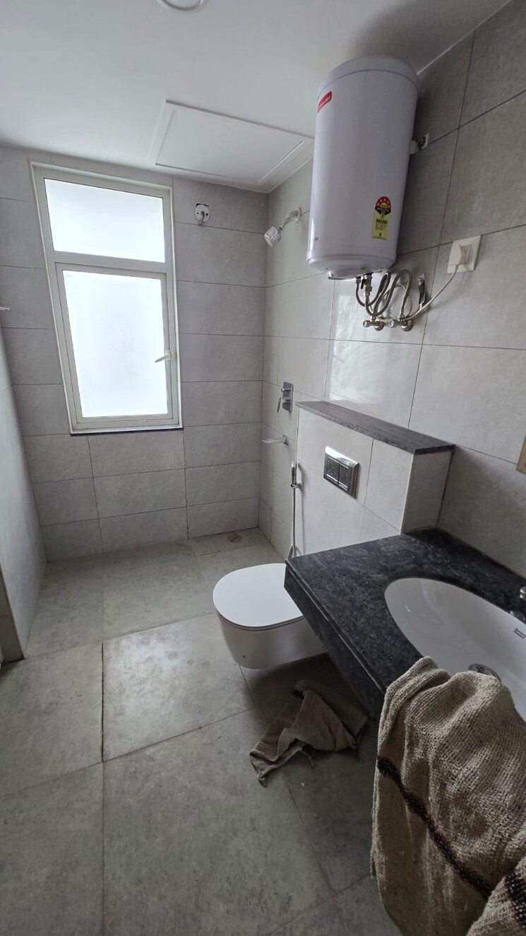 Bathroom, godrej-golf-links-evoke 4 Bedroom 4177 Sq.Ft. Villa In Sector 27 Yamuna Expressway Greater Noida 9045874