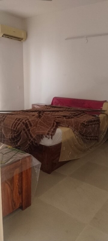 Room in 3 BHK Apartment at Puri Pranayam, Sector 82 – for Rent