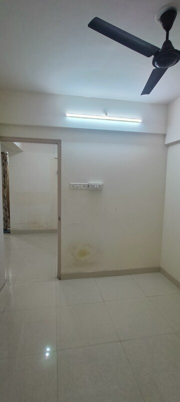 Room in 1 BHK Apartment at Vijay Orovia, Ghodbunder Road – for Rent