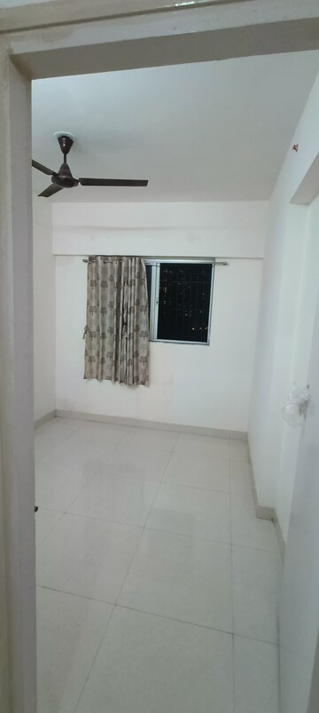 Room in 1 BHK Apartment at Vijay Orovia, Ghodbunder Road – for Rent