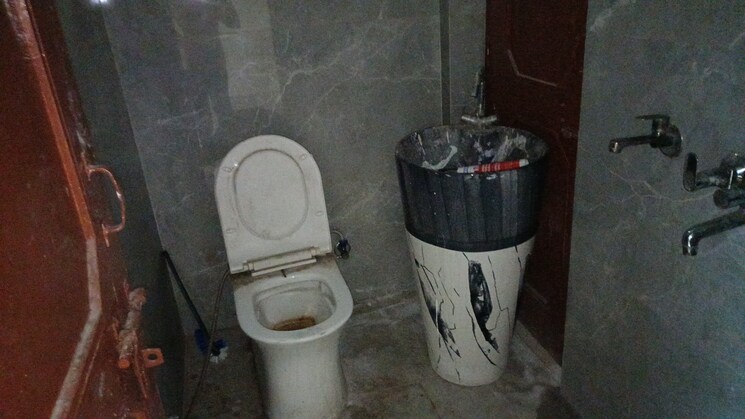 Bathroom, vaishali sector 2 3 Bedroom 1160 Sq.Ft. Builder Floor In Vaishali Sector 2 Ghaziabad 9045906