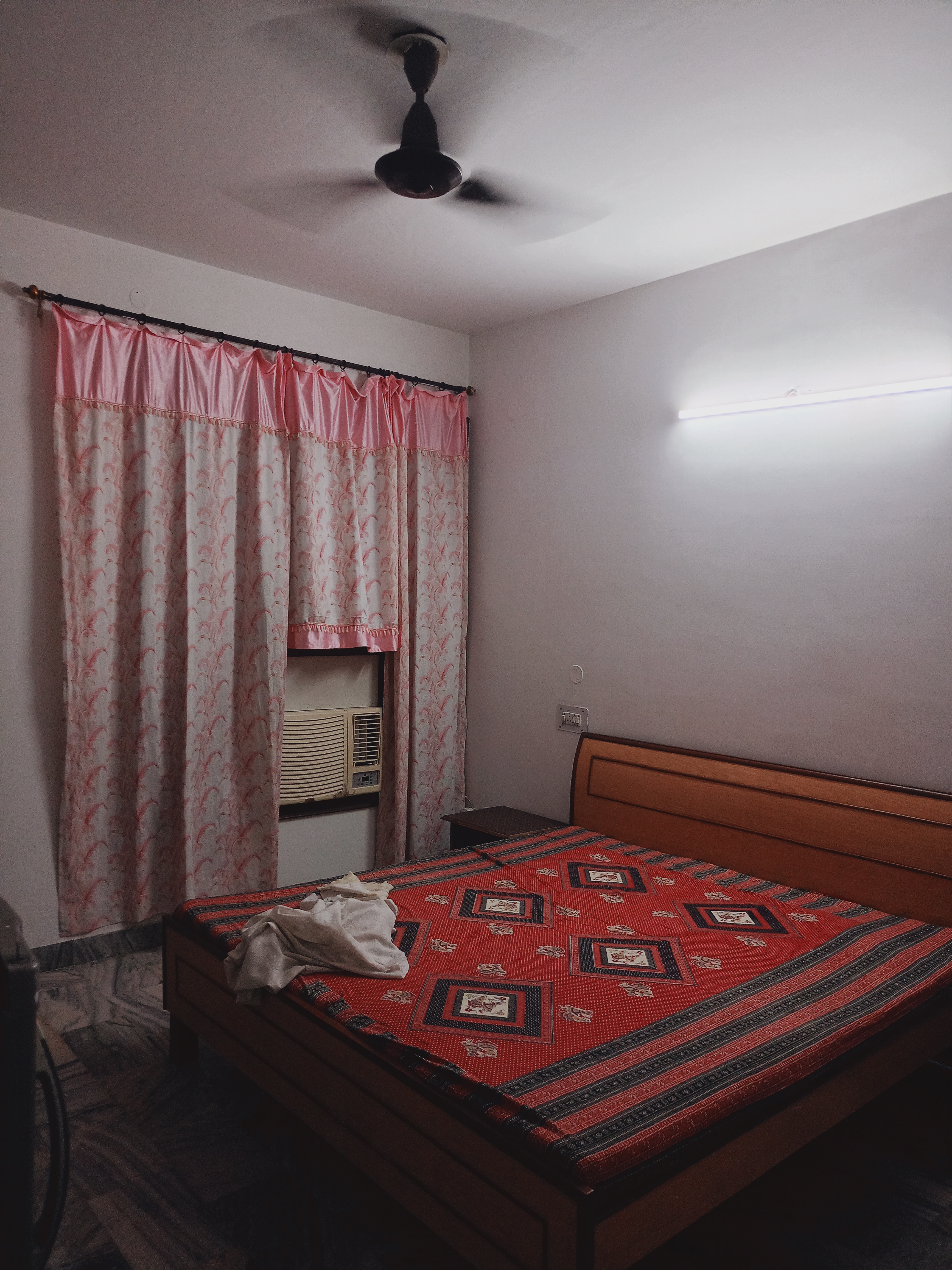 1 BHK Independent House For Rent in Sector 4