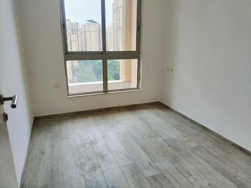 Room in 2.5 BHK Apartment at Hiranandani Estate Flamingo, Ghodbunder Road – for Rent