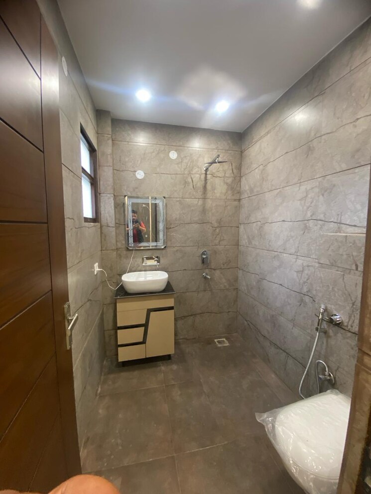 Bathroom, sector 21d 3 Bedroom 2250 Sq.Ft. Builder Floor In Sector 21d Faridabad 9046144