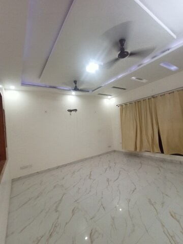 Room in 3 BHK Independent House at Sector 21 – for Rent