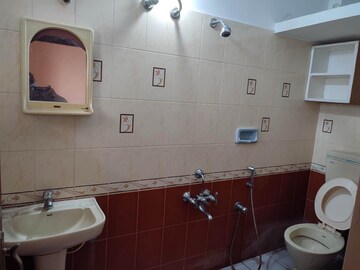 Bathroom in 3 BHK Builder Floor at Rmv 2nd Stage – for Rent
