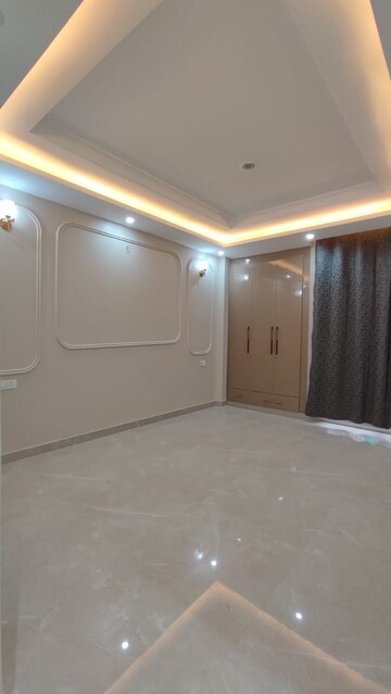 Room in 3 BHK Builder Floor at Sector 49 – for Sale