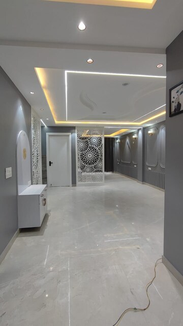 Building Lobby in 3 BHK Builder Floor at Sector 49 – for Sale