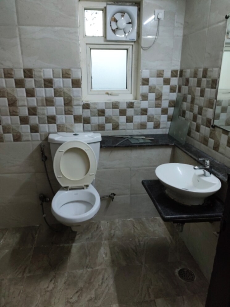 Bathroom, apex-athena 3 Bedroom 1895 Sq.Ft. Apartment In Sector 75 Noida 9046365