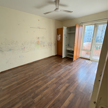 Room in 4 BHK Apartment at Piedmont Taksila Heights, Sector 37c – for Rent