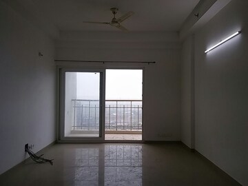 Room in 4 BHK Apartment at Antriksh Golf View, Sector 78 – for Rent