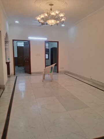 Room in 3 BHK Builder Floor at Sector 21c – for Rent