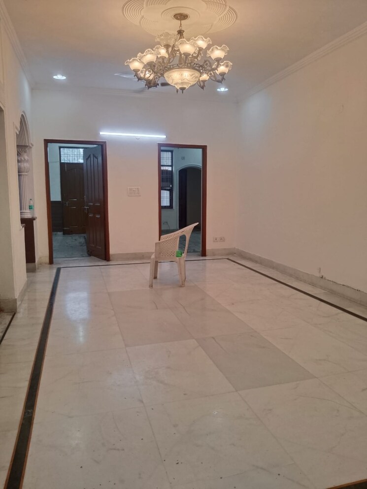 Room, sector 21c 3 Bedroom 2250 Sq.Ft. Builder Floor In Sector 21c Faridabad 9046370