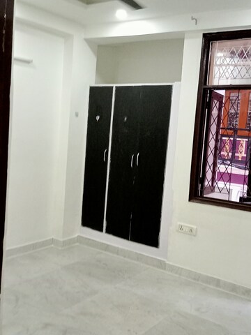 Room in 1 BHK Builder Floor at Ignou Road – for Rent
