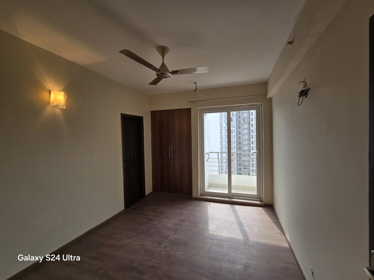 Room, aims-golf-city 2.5 Bedroom 1150 Sq.Ft. Apartment In Sector 75 Noida 9046384