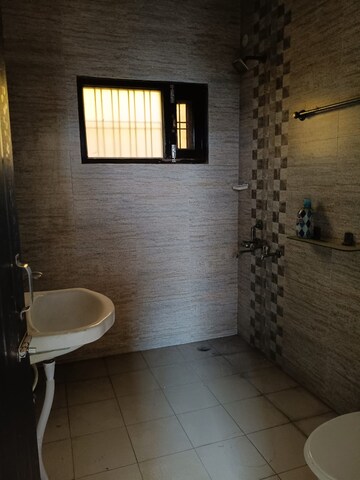 Bathroom in 6 BHK Independent House at Sector 46 – for Rent