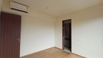 1 BHK Apartment For Rent in Indiabulls One Indiabulls, Pokhran Road No Two