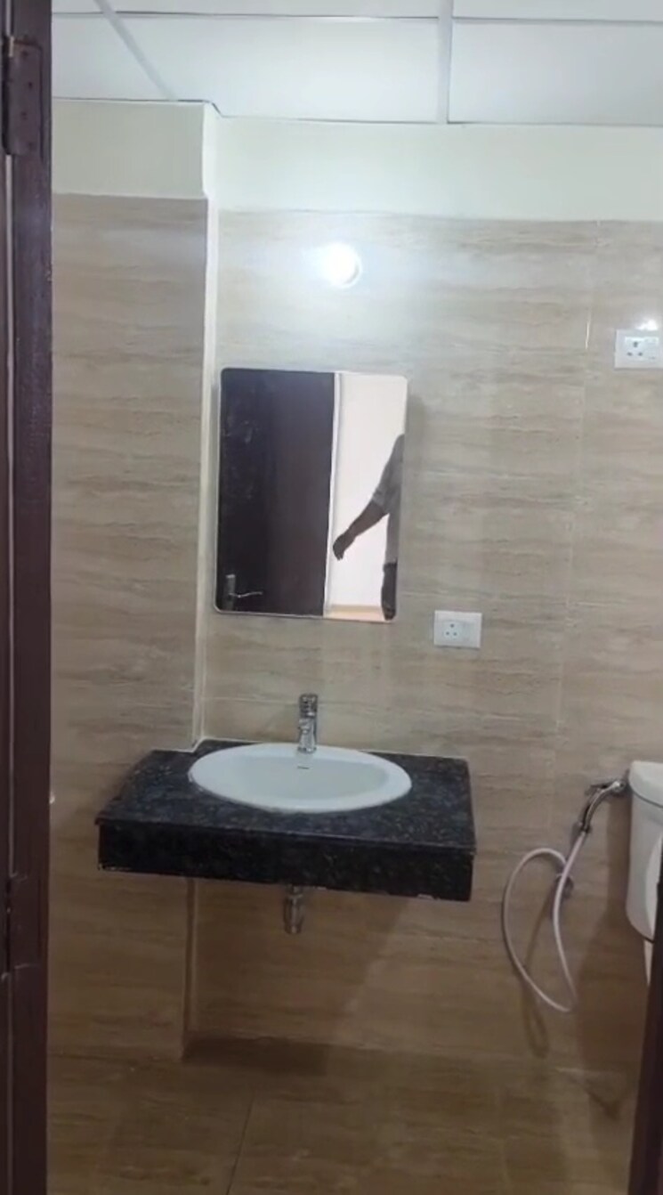 Bathroom, amrapali-crystal-homes 3 Bedroom 1375 Sq.Ft. Apartment In Sector 76 Noida 9046507
