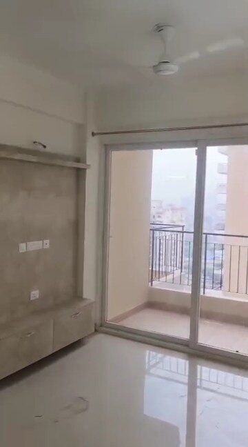 Room in 3 BHK Apartment at Amrapali Crystal Homes, Sector 76 – for Rent