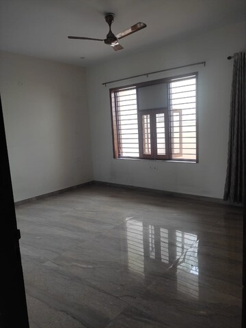 Room in 3 BHK Builder Floor at Sector 21d – for Rent