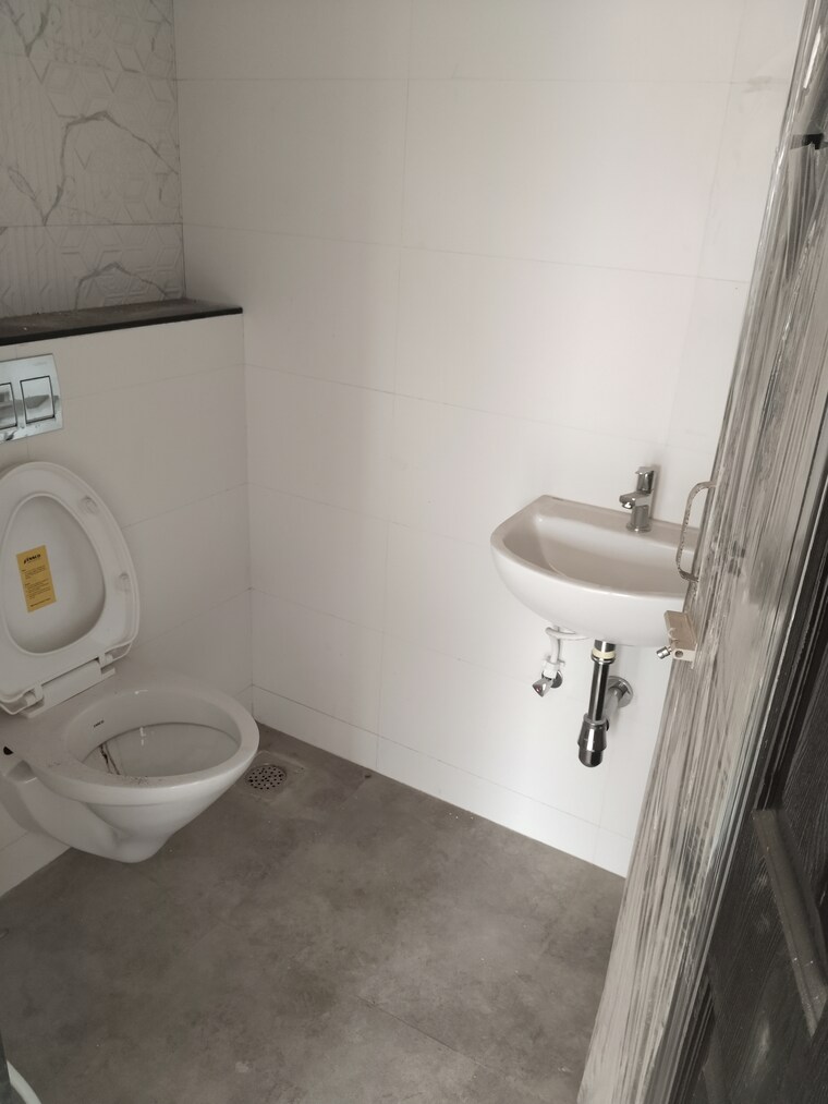 Attached Bathroom, gogol 3 Bedroom 157 Sq.Yd. Apartment In Gogol Goa 9046553