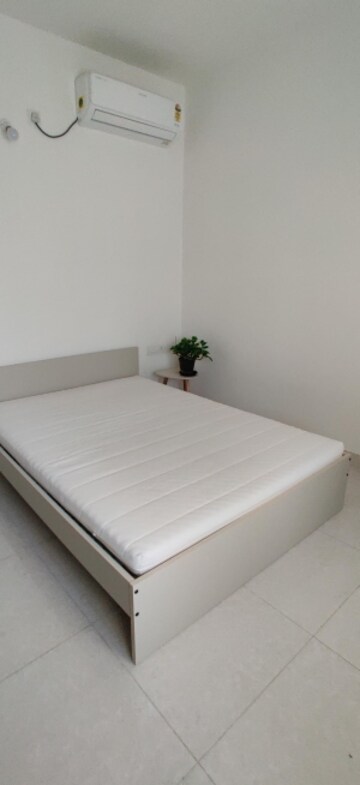 Room in 2 BHK Apartment at Prestige High Fields, Gachibowli – for Rent