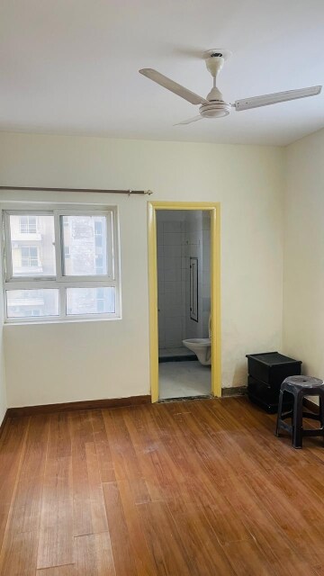 Room in 3 BHK Apartment at BPTP The Resort, Sector 75 – for Sale
