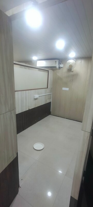 Room in  Office Space at Gomti Nagar – for Rent