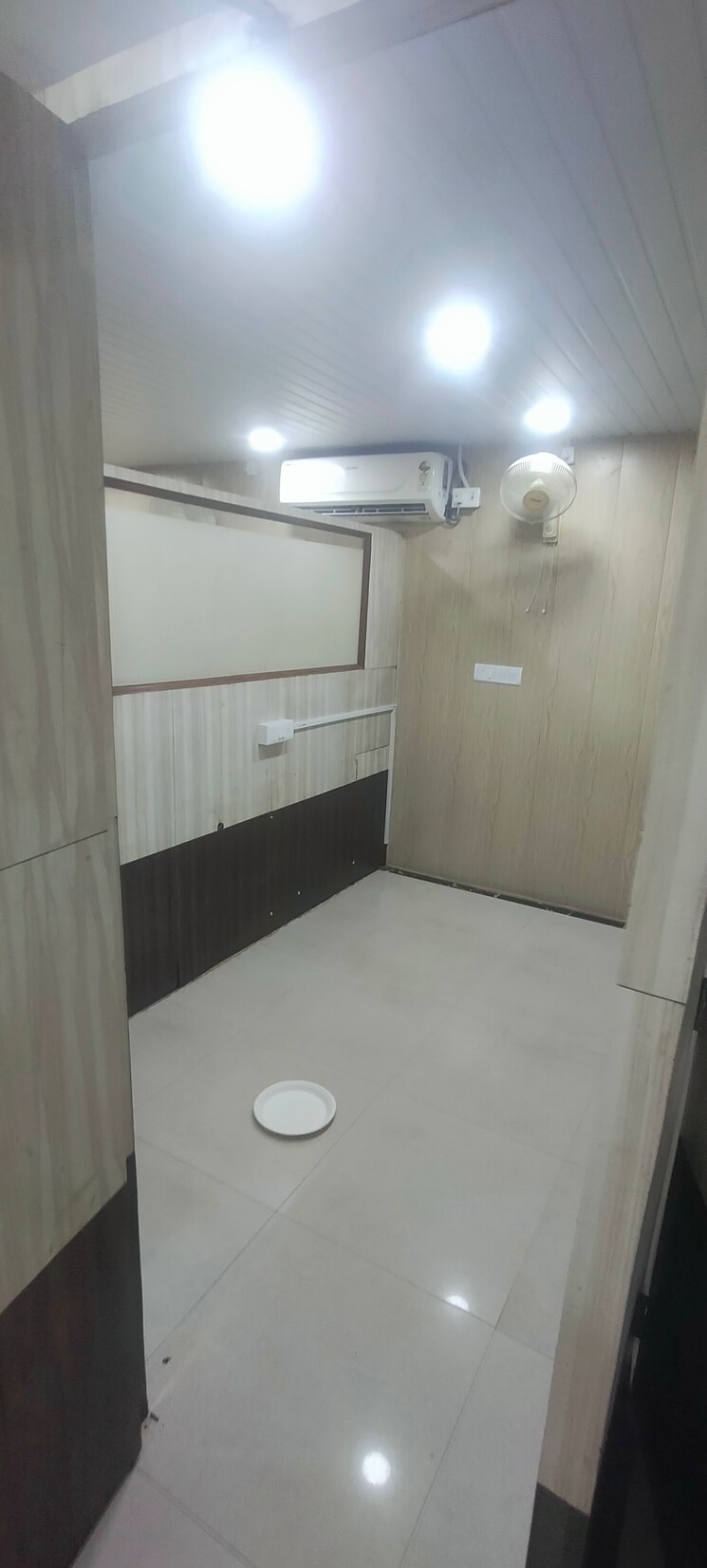 Room, gomti nagar Commercial Office Space 850 Sq.Ft. In Gomti Nagar Lucknow 9046589