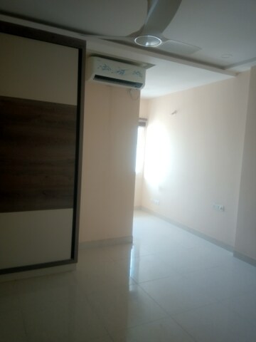 Room in 4 BHK Apartment at Prestige High Fields, Gachibowli – for Rent