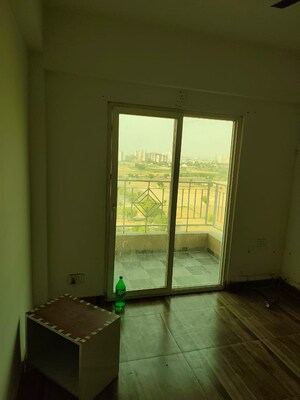 Room in 3 BHK Apartment at Migsun Roof, Raj Nagar Extension – for Sale