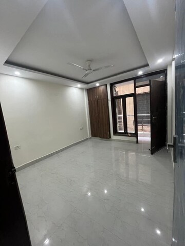 Room in 2 BHK Builder Floor at Saket – for Rent