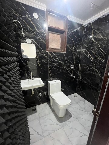 Team Area in 2 BHK Builder Floor at Saket – for Rent