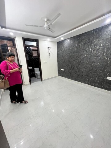 Parking in 2 BHK Builder Floor at Saket – for Rent