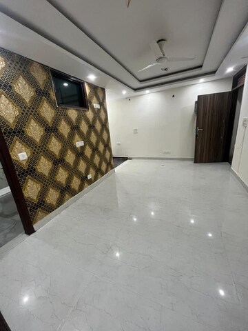 Parking in 2 BHK Builder Floor at Saket – for Rent