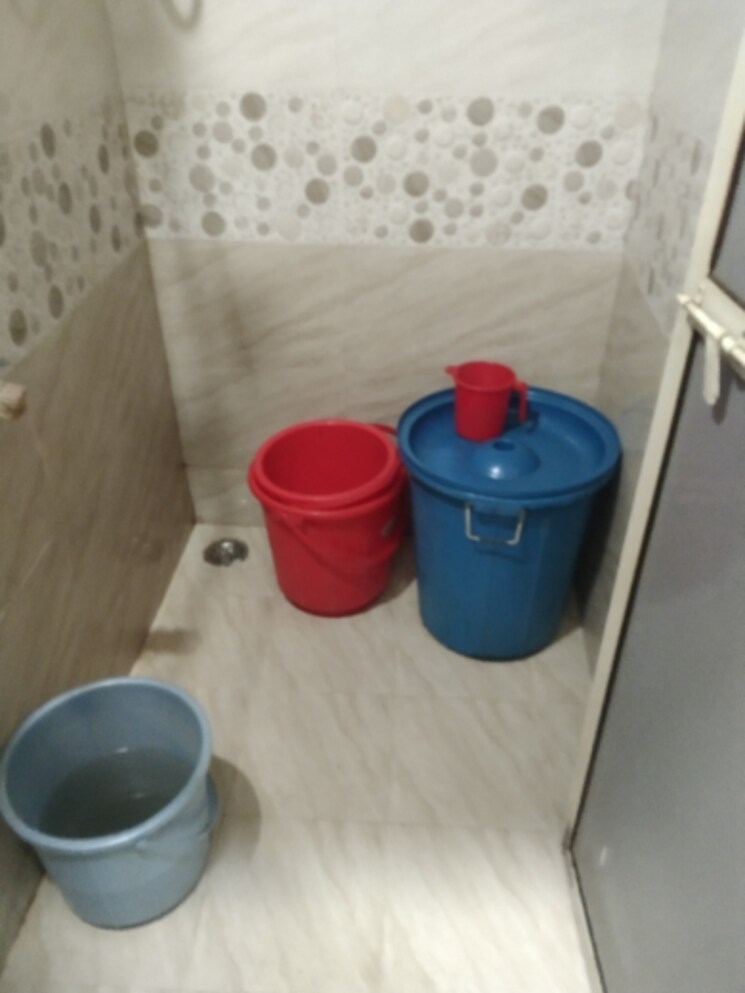 Bathroom, jagrut-chs 1 RK 600 Sq.Ft. Apartment In Gokhalenagar Pune 9046639