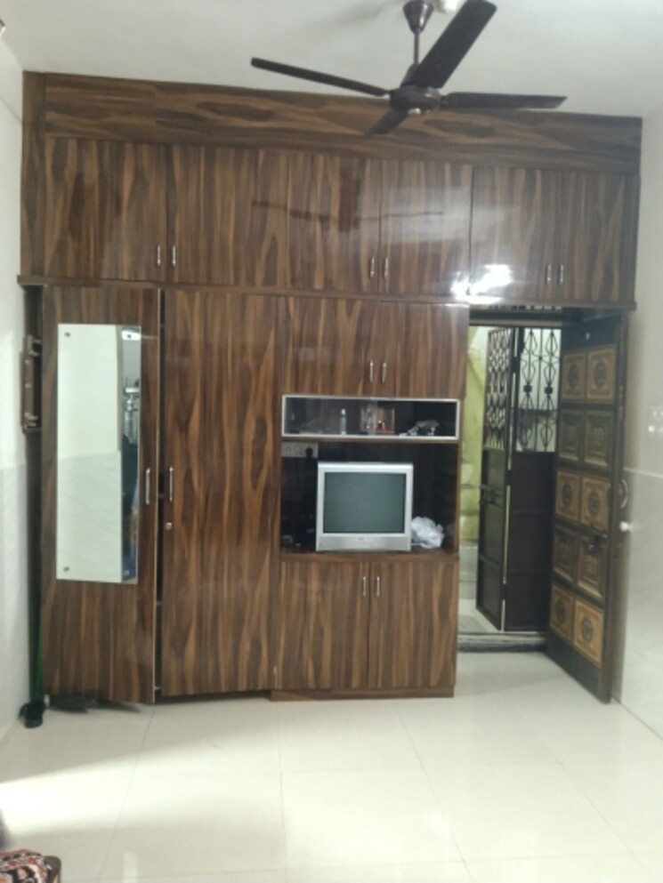 Room, jagrut-chs 1 RK 600 Sq.Ft. Apartment In Gokhalenagar Pune 9046639