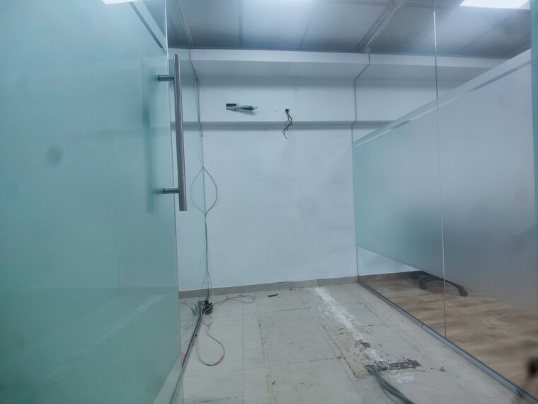 Team Area, malad west Commercial Office Space 630 Sq.Ft. In Malad West Mumbai 9046651
