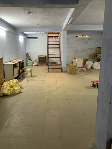  Warehouse For Rent in Madhav Ganj