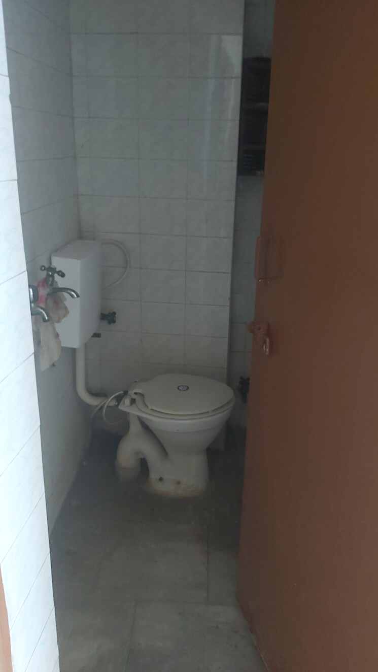 Bathroom, mayur vihar 2.5 Bedroom 450 Sq.Ft. Builder Floor In Mayur Vihar Delhi 9046659