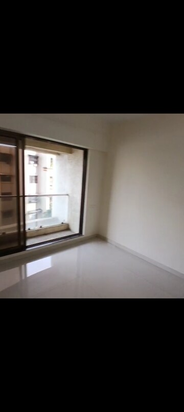 Room in 3 BHK Apartment at Crystal Stella, Vakola – for Rent