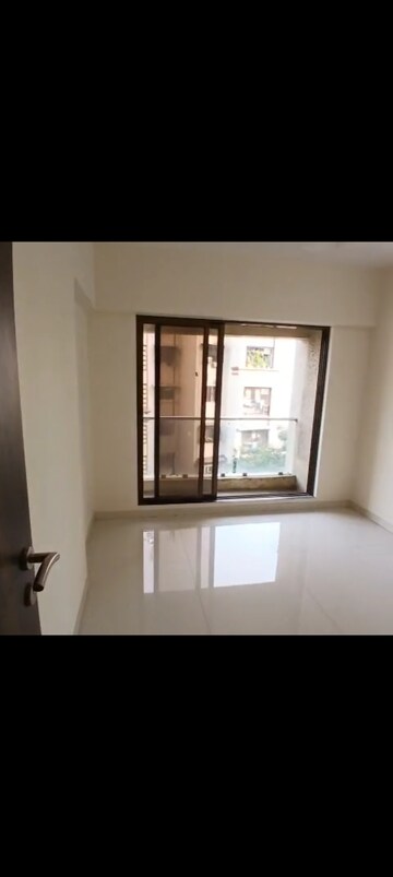 Room in 3 BHK Apartment at Crystal Stella, Vakola – for Rent