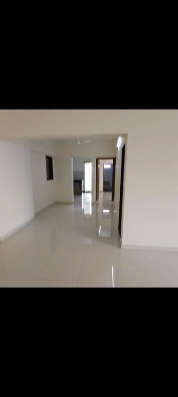 Room in 3 BHK Apartment at Crystal Stella, Vakola – for Rent