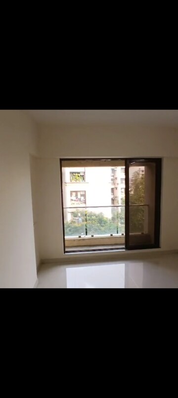 Room in 3 BHK Apartment at Crystal Stella, Vakola – for Rent