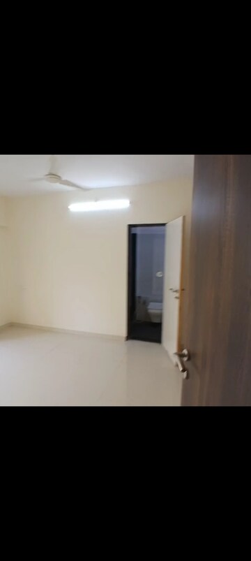 Room in 3 BHK Apartment at Crystal Stella, Vakola – for Rent