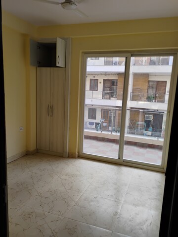 Room in 3.5 BHK Builder Floor at Amolik Residency, Sector 86 – for Rent