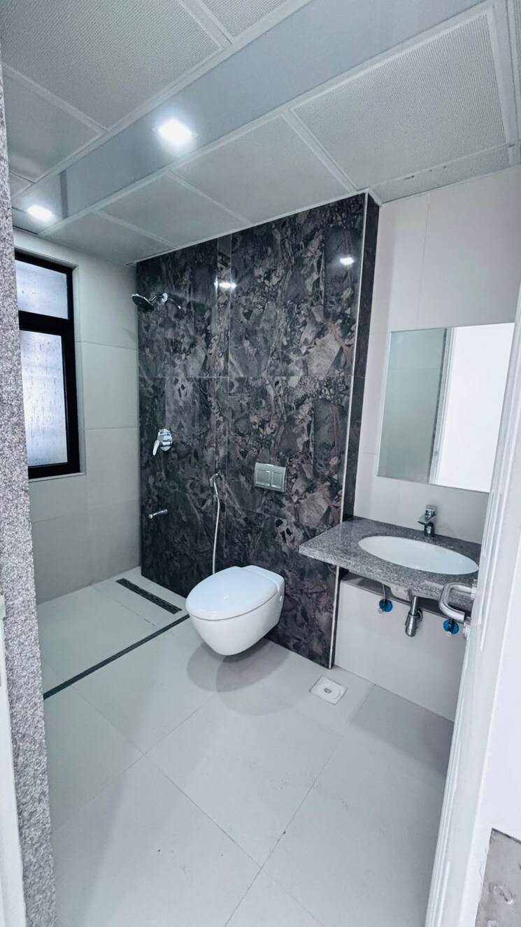 Bathroom, kumar-sienna 4 Bedroom 3193 Sq.Ft. Apartment In Magarpatta Road Pune 9046757