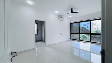 Room in 4 BHK Apartment at Kumar Sienna, Magarpatta Road – for Rent
